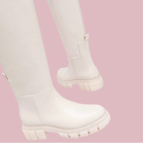 NWT Stradivarius Tall Chunky Boots - Picture 3 of 4